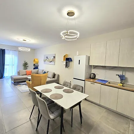 Valentino Retreat * טיראנה